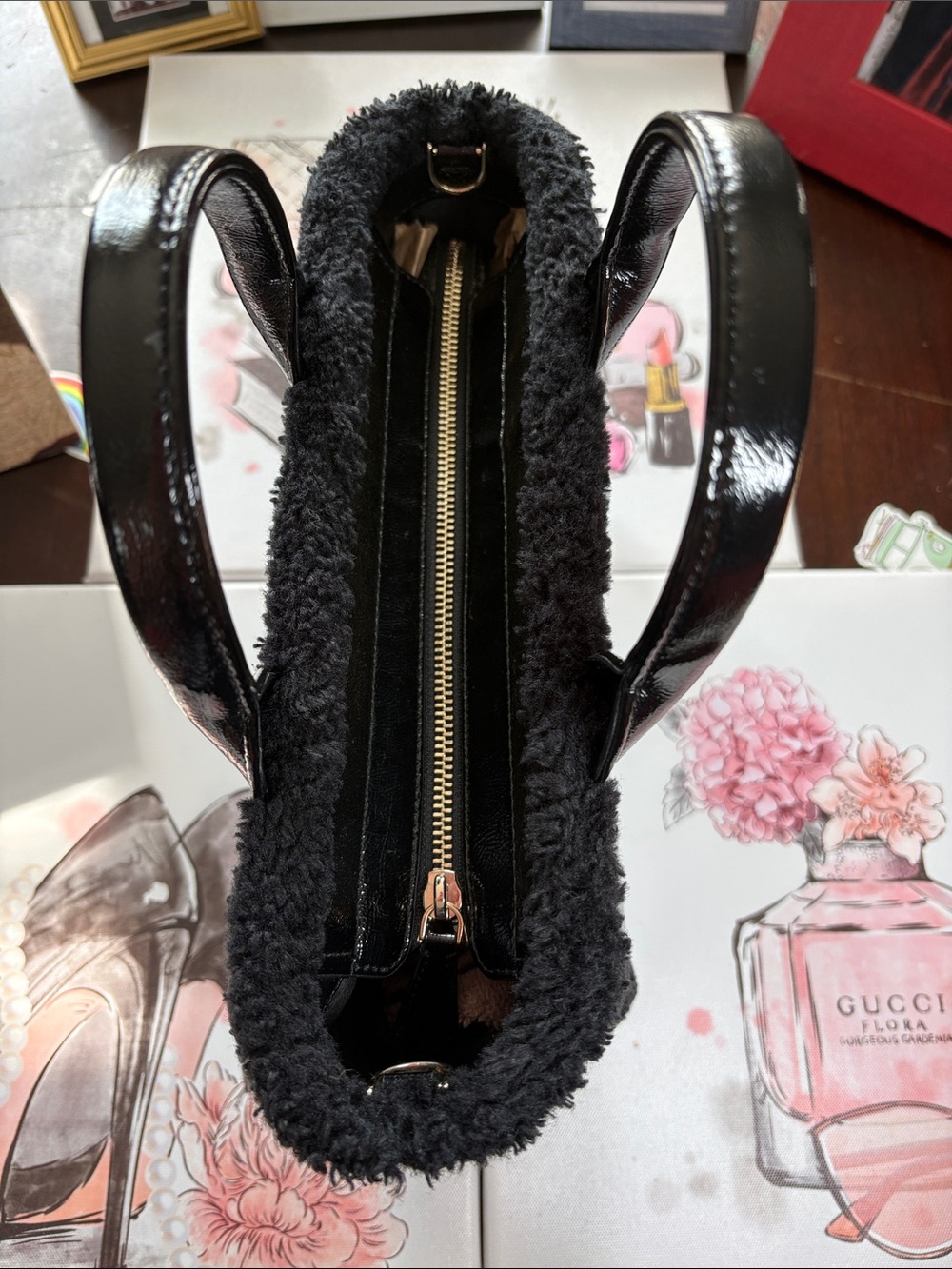 Kate Spade Black Patent Leather Shearling Bag w/Detachable Strap 8.5x10x4in EUC - Picture 11 of 16